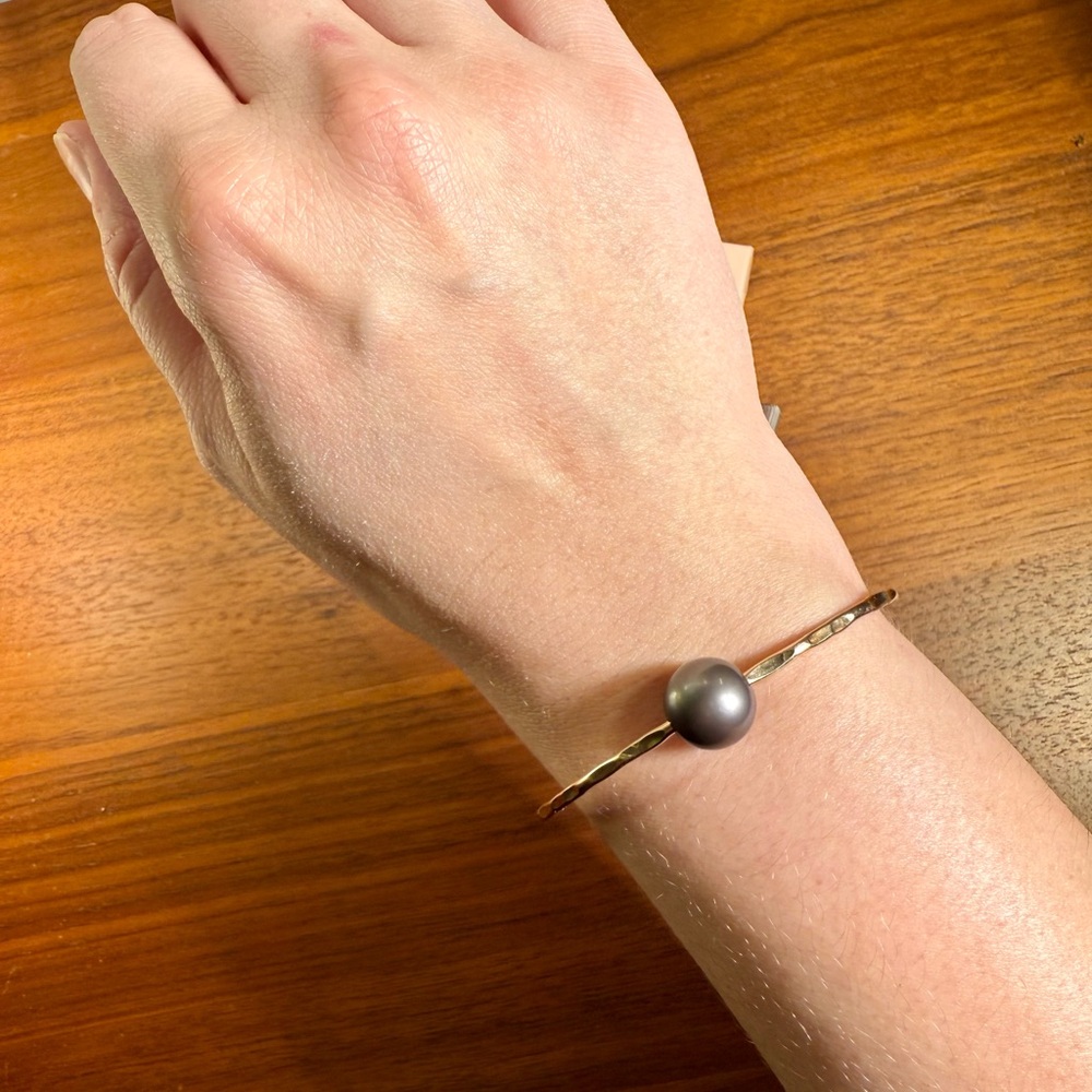 Misha Hawaii Tahitian Pearl Bangle 8” - Picture 3 of 3